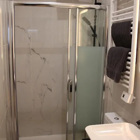 Montmartre Sacre Coeur Duplex פריז